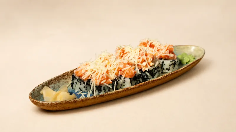 Geisha — Boiled prawn, cucumber, salmon, philadelphia, tobiko, parmesan, seaweed, rice